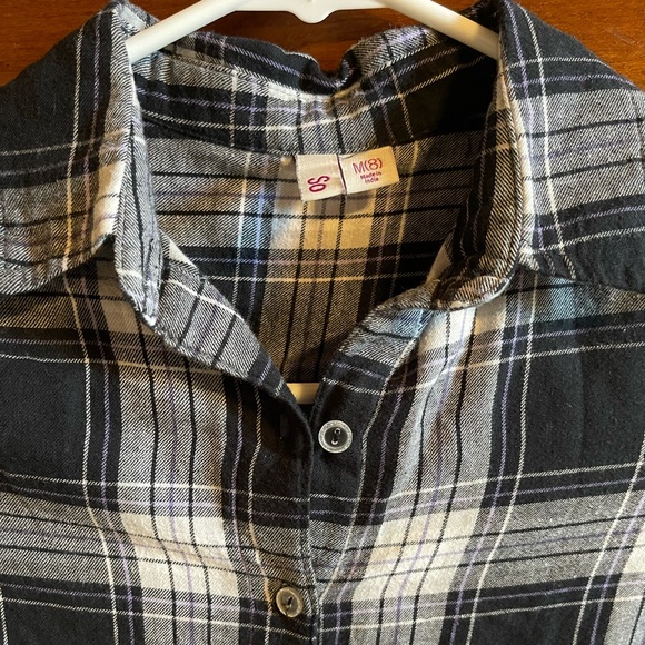 Girls SO size 8 flannel shirt. - Picture 2 of 3